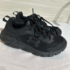 Youth Under Armour Charged Assert Sneaker 5Y Black Mesh Low Top